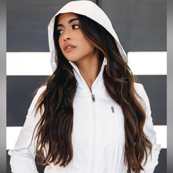 Buffbunny Collection Rain Jacket - Picture 2 of 16